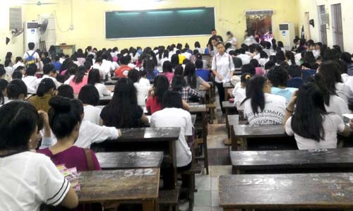 Lớp luyện thi rộng đến hàng trăm mét vuông