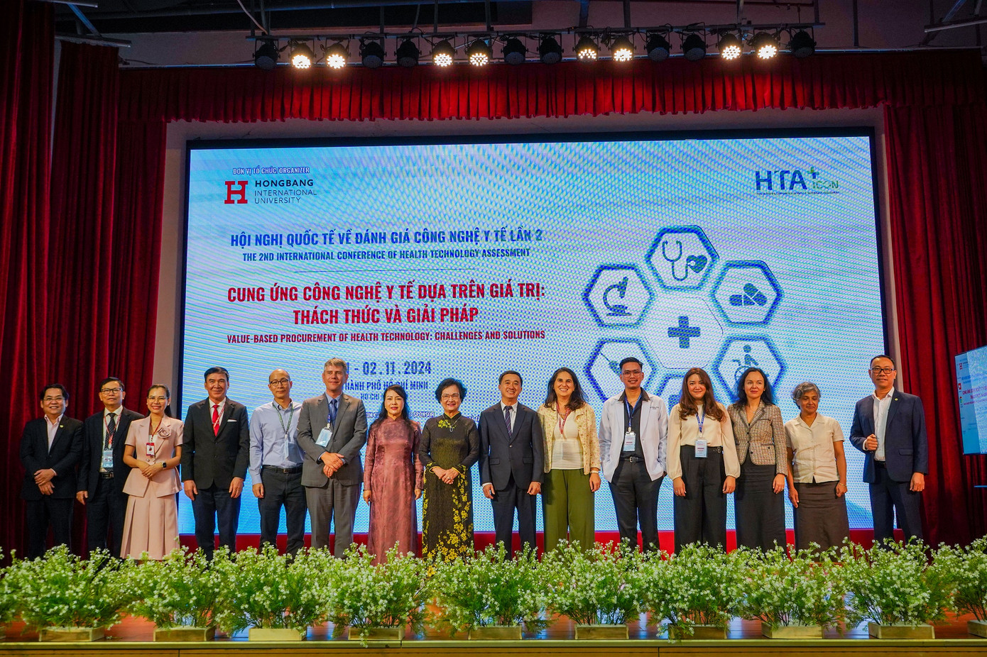 Hội nghị có sự tham dự và chia sẻ kinh nghiệm của nhiều chuyên gia quốc tế Hội nghị có sự tham dự và chia sẻ kinh nghiệm của nhiều chuyên gia quốc tế