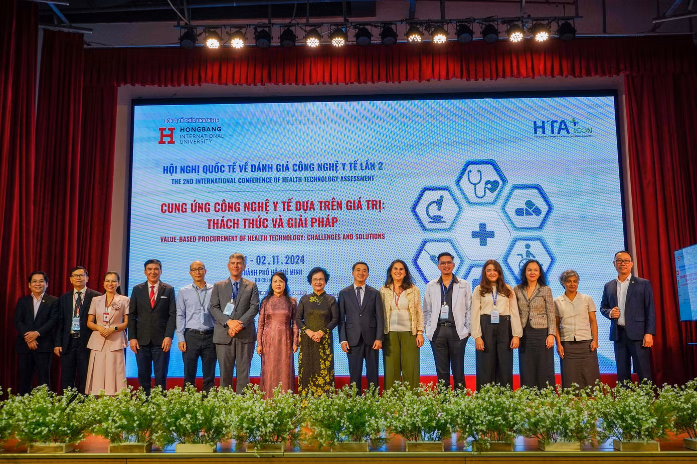 Hội nghị có sự tham dự và chia sẻ kinh nghiệm của nhiều chuyên gia quốc tế Hội nghị có sự tham dự và chia sẻ kinh nghiệm của nhiều chuyên gia quốc tế