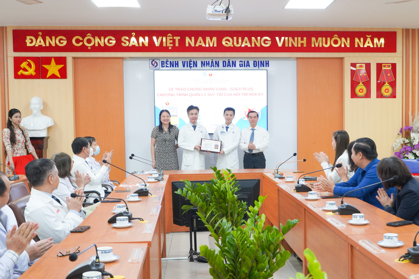 Đây là bệnh viện đa khoa đầu tiên tại Việt Nam đạt “Chứng nhận vàng” về điều trị suy tim của AHA Đây là bệnh viện đa khoa đầu tiên tại Việt Nam đạt “Chứng nhận vàng” về điều trị suy tim của AHA