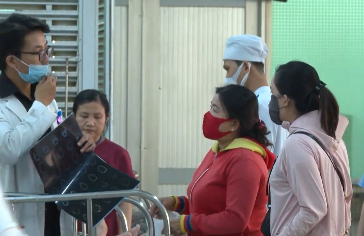 Ít nhất phụ huynh của 5 học sinh đã liên hệ với Bệnh viện Chợ Rẫy sau khi bị đối tượng lừa đảo thông báo con em của họ bị tai nạn phải nhập viện cấp cứu