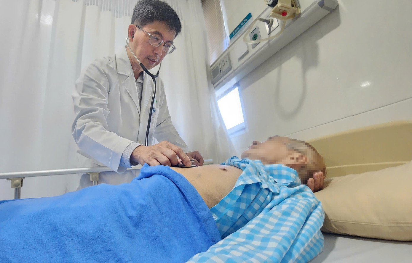 Các bác sĩ đã nỗ lực cứu chữa giúp bệnh nhân qua cơn nguy kịch