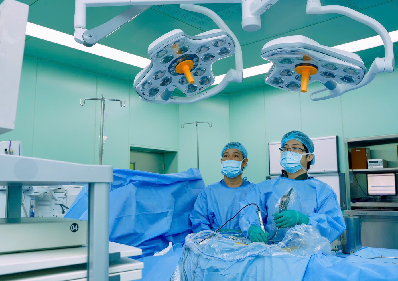 Cuộc phẫu thuật cột sống xâm lấn tối thiểu được thực hiện tại Bệnh viện Đại học Y Dược TPHCM