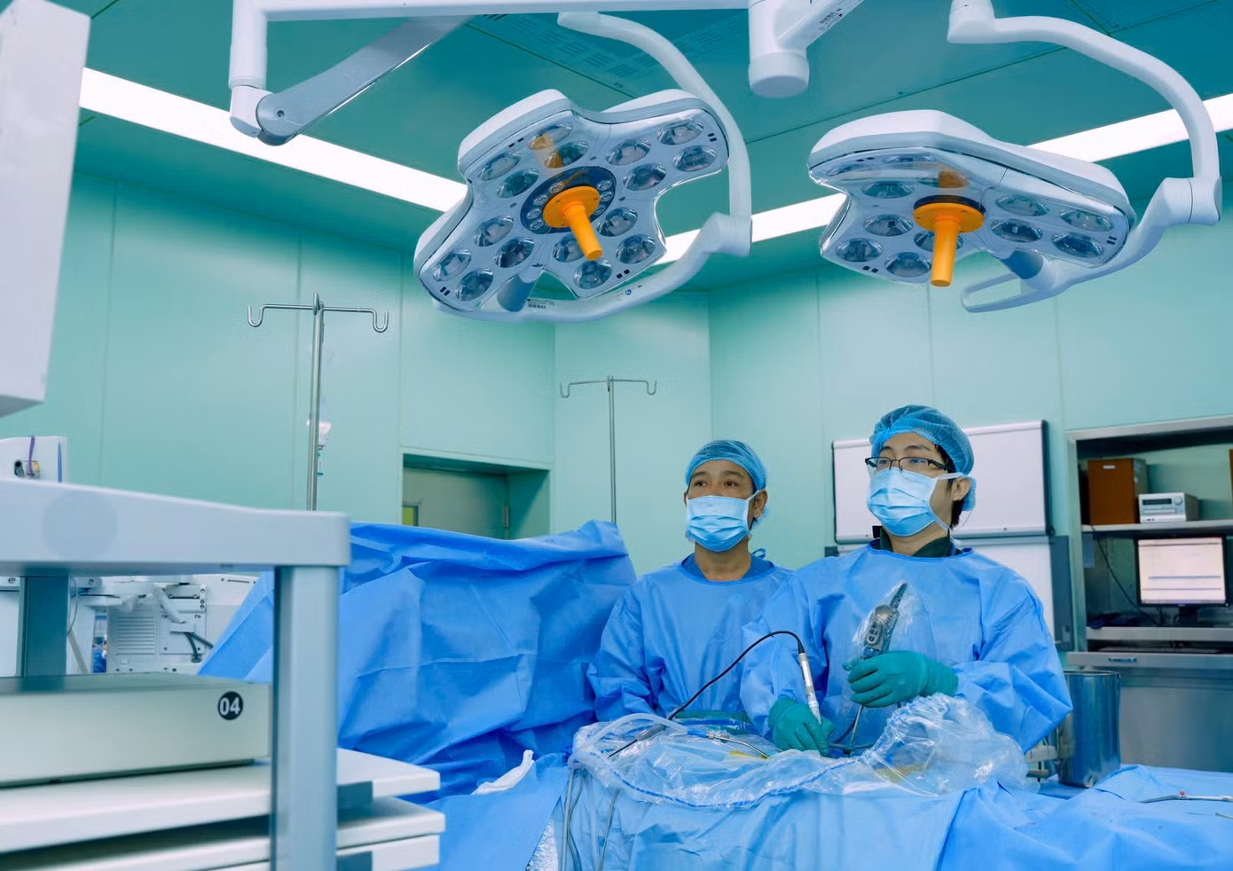 Cuộc phẫu thuật cột sống xâm lấn tối thiểu được thực hiện tại Bệnh viện Đại học Y Dược TPHCM