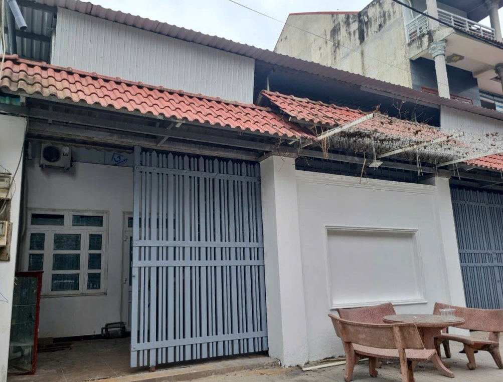 Hiện trường khu nhà trọ nơi bệnh nhân được tiếp nhận cấp cứu trong tình trạng đã tử vong Hiện trường khu nhà trọ nơi bệnh nhân được tiếp nhận cấp cứu trong tình trạng đã tử vong