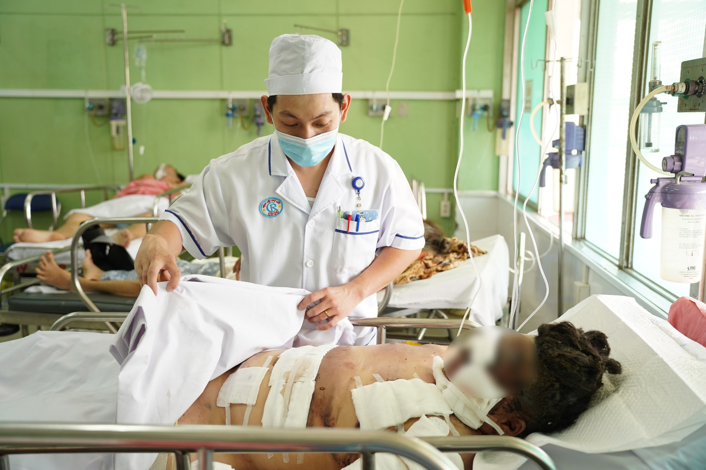 Chỉ trong thời gian ngắn, Bệnh viện Chợ Rẫy đã liên tục tiếp nhận 4 nạn nhân của pháo tự chế ở độ tuổi thiếu niên