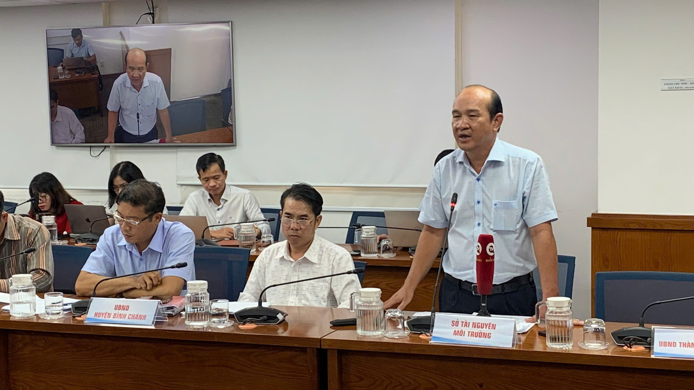 Ông Đào Quang Dương, Phó phòng Kinh tế Đất, Sở Tài Nguyên và Môi trường TPHCM thông tin tại buổi họp báo