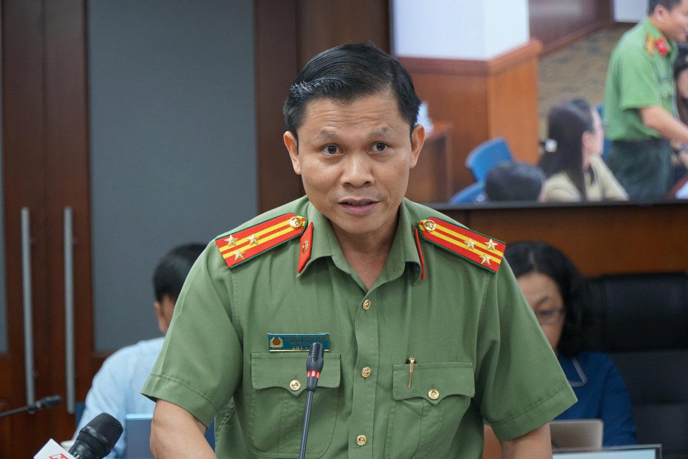 Thượng tá Nguyễn Thăng Long thông tin về tình hình tội phạm lừa đảo tại buổi họp báo (ảnh: Anh Nhàn) Thượng tá Nguyễn Thăng Long thông tin về tình hình tội phạm lừa đảo tại buổi họp báo (ảnh: Anh Nhàn)