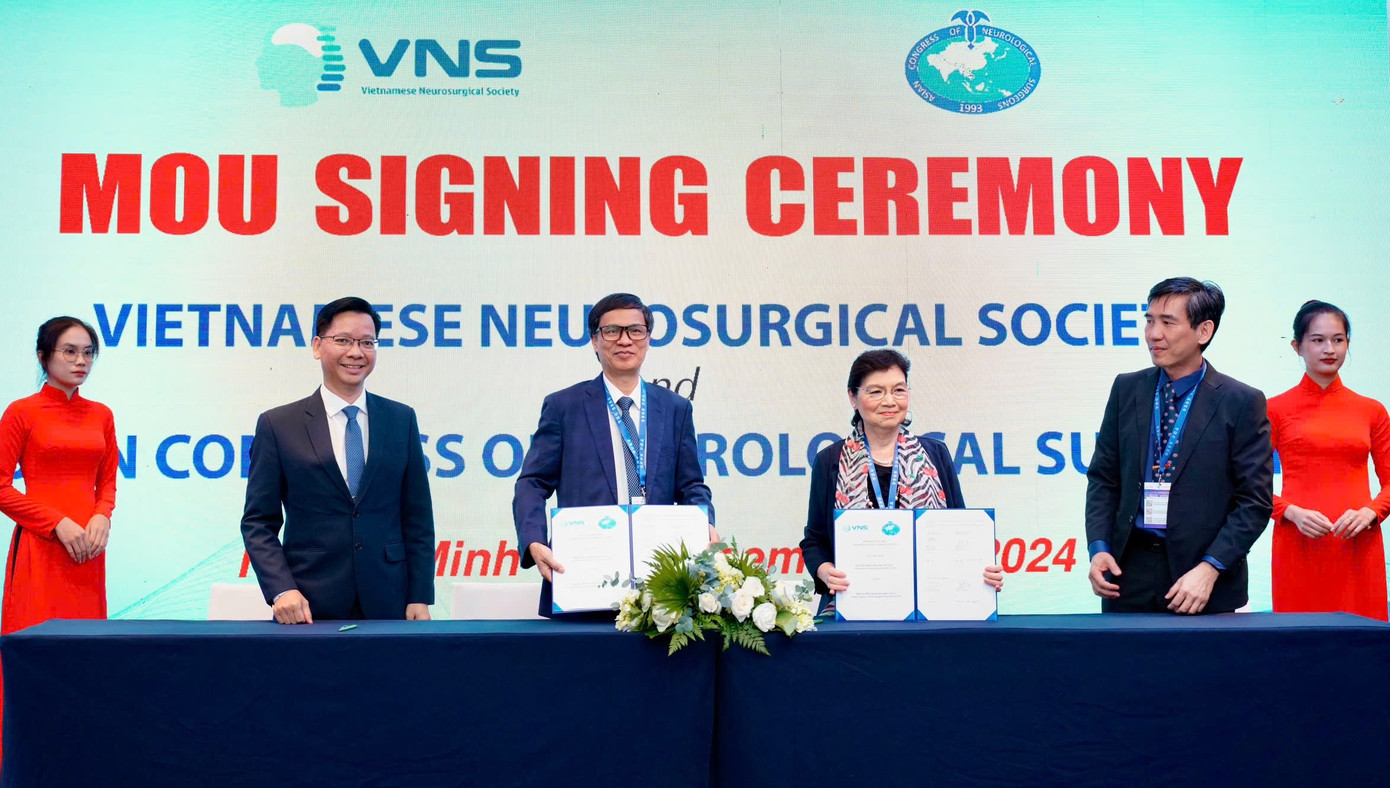 Tại Hội nghị đã diễn ra lễ ký kết hợp tác giữa Hội Phẫu thuật Thần kinh Việt Nam và Hội Phẫu thuật Thần kinh châu Á