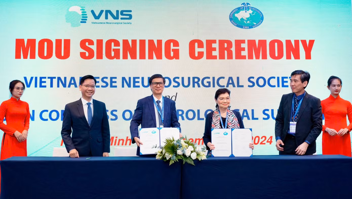 Tại Hội nghị đã diễn ra lễ ký kết hợp tác giữa Hội Phẫu thuật Thần kinh Việt Nam và Hội Phẫu thuật Thần kinh châu Á