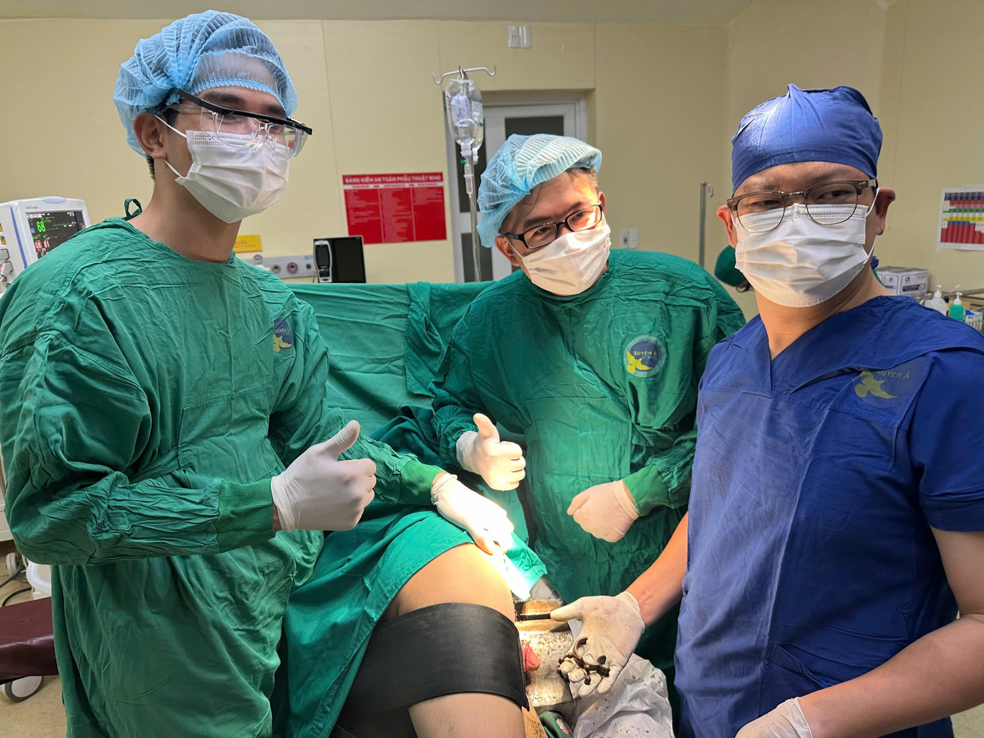 Các bác sĩ 'giải cứu' dương vật của người bệnh khỏi bạc đạn kim loại Các bác sĩ 'giải cứu' dương vật của người bệnh khỏi bạc đạn kim loại