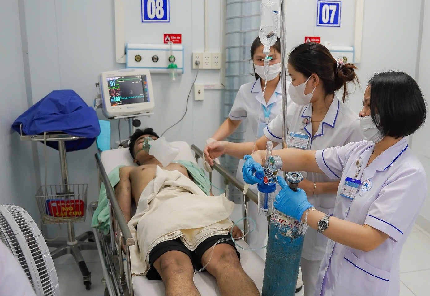 Ít nhất 3 nạn nhân nhập viện trong tình trạng nặng phải chuyển đến khoa Hồi sức Tích cực Chống độc