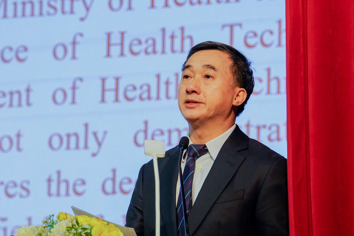 GS.TS Trần Văn Thuấn, Thứ trưởng Bộ Y tế phát biểu tại hội nghị GS.TS Trần Văn Thuấn, Thứ trưởng Bộ Y tế phát biểu tại hội nghị