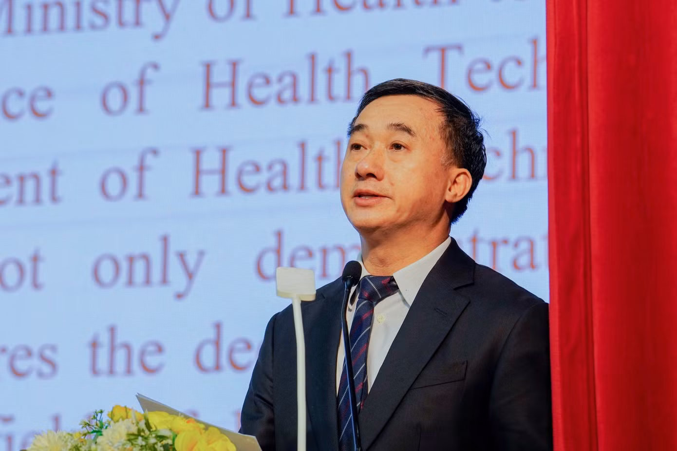 GS.TS Trần Văn Thuấn, Thứ trưởng Bộ Y tế phát biểu tại hội nghị GS.TS Trần Văn Thuấn, Thứ trưởng Bộ Y tế phát biểu tại hội nghị