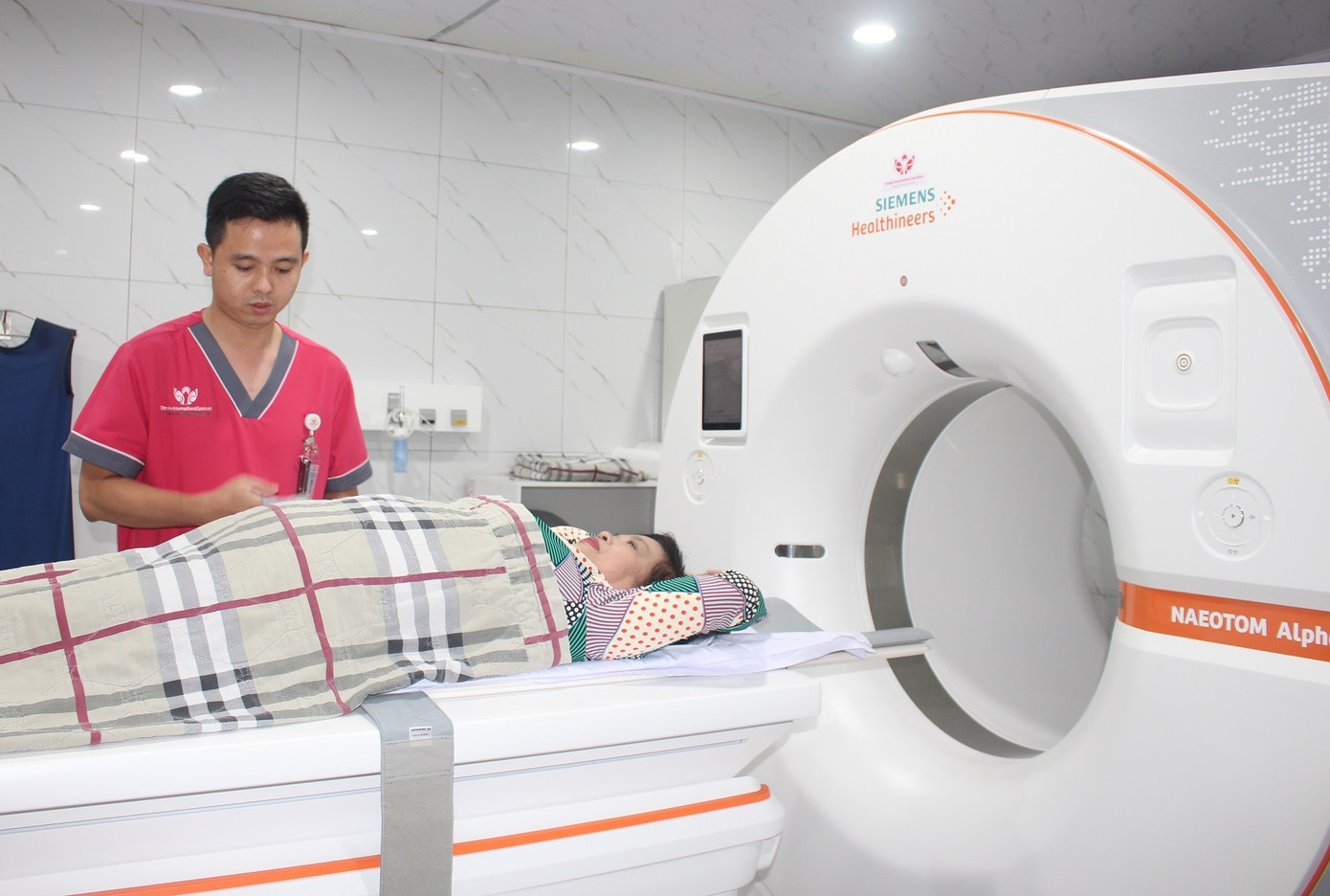 Hiện nay, trang thiết bị, chuyên môn của nhiều bệnh viện Việt Nam không thua kém các quốc gia trong khu vực và thế giới