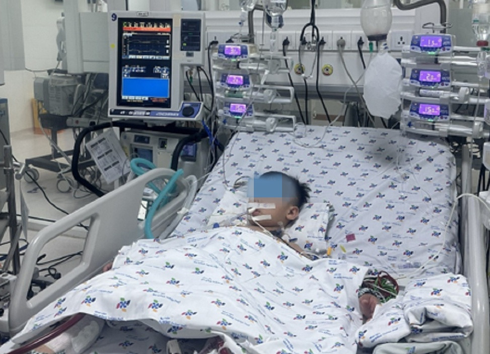 Bệnh nhi bị viêm cơ tim tối cấp đã may mắn qua nguy kịch nhờ nỗ lực cứu chữa của các bác sĩ Bệnh nhi bị viêm cơ tim tối cấp đã may mắn qua nguy kịch nhờ nỗ lực cứu chữa của các bác sĩ