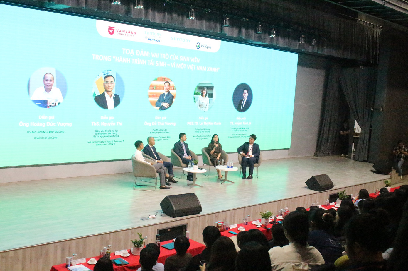 Rác thải tại Việt Nam được tái chế ở mức thấp do chưa được phân loại, công nghệ tái chế còn thấp là nội dung được các diễn giả nêu lên tại hội thảo