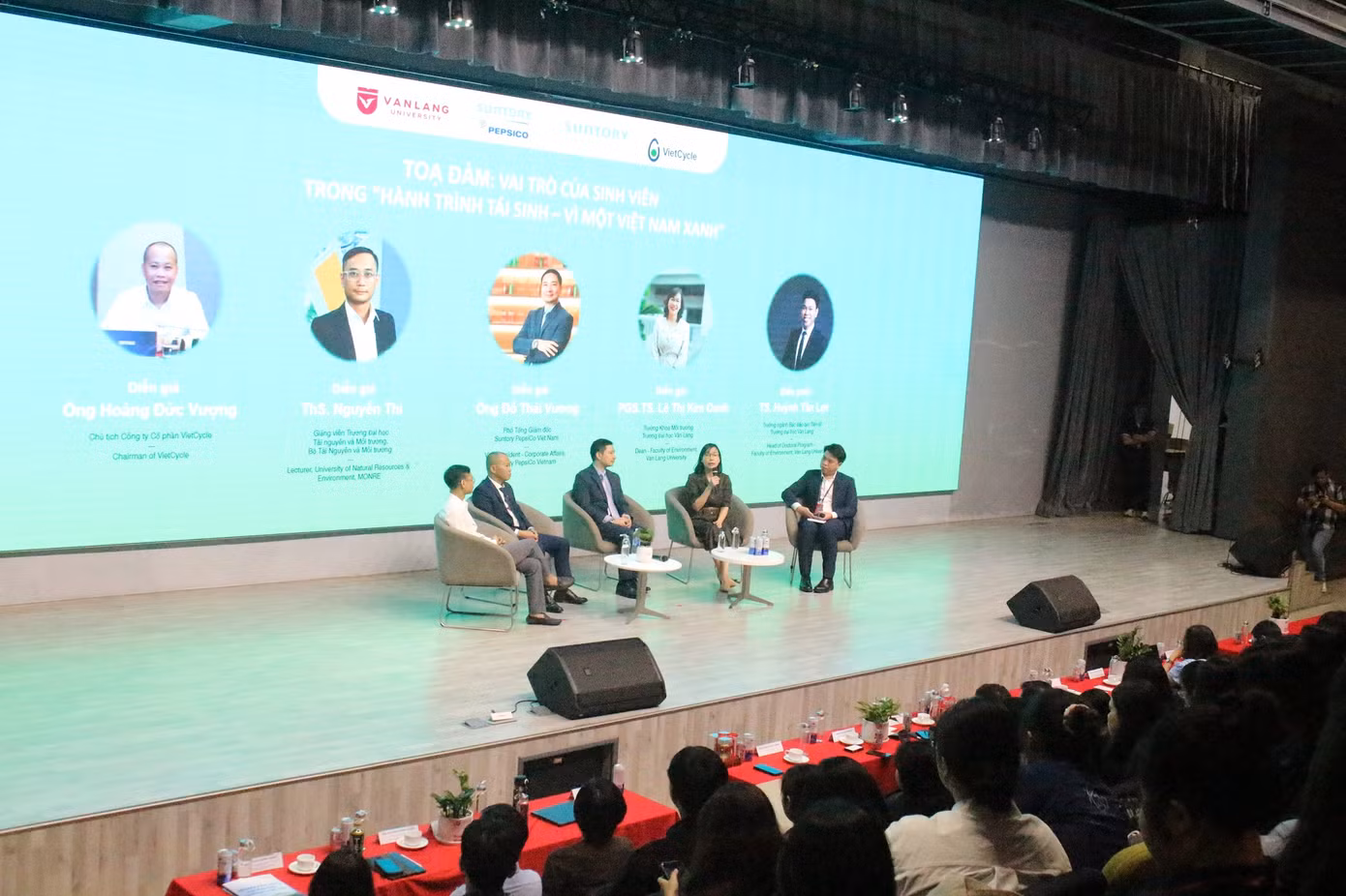 Rác thải tại Việt Nam được tái chế ở mức thấp do chưa được phân loại, công nghệ tái chế còn thấp là nội dung được các diễn giả nêu lên tại hội thảo