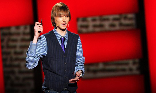 Taylor trong một buổi thuyết trình. Bài viết: http://news.zing.vn/Nhung-9X-tai-nang-ban-linh-khien-ca-the-gioi-ne-phuc-post358397.html#home_cate.tinmoi Nguồn Zing News 