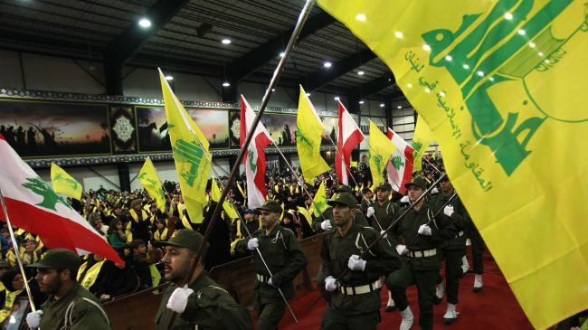 Các chiến binh Hezbollah trong một cuộc diễu hành ở Beirut.
