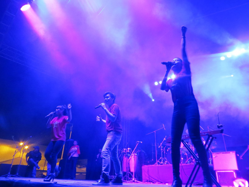 Thanh Huyền, Nguyễn Trần Trung Quân và Huyền Trang với bài hát Bay