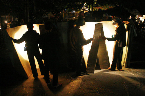 Chiếu đẹp là chiếu dày, bóng, trắng cỏ (cói), cứng chiếu, dệt đều tay. Còn chiếu xấu thường dệt mỏng, ít cỏ và xanh, tùy theo đó mà định giá, có chiếu đẹp được bán với giá vài trăm, chiếu xấu vài chục cũng có