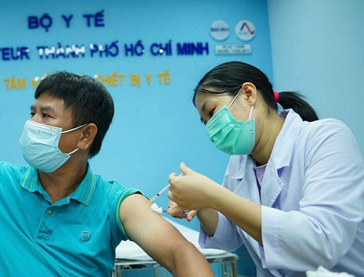 Tiêm vắc xin COVID-19 để tạo tấm khiên bảo vệ sức khoẻ cho bản thân và cộng đồng