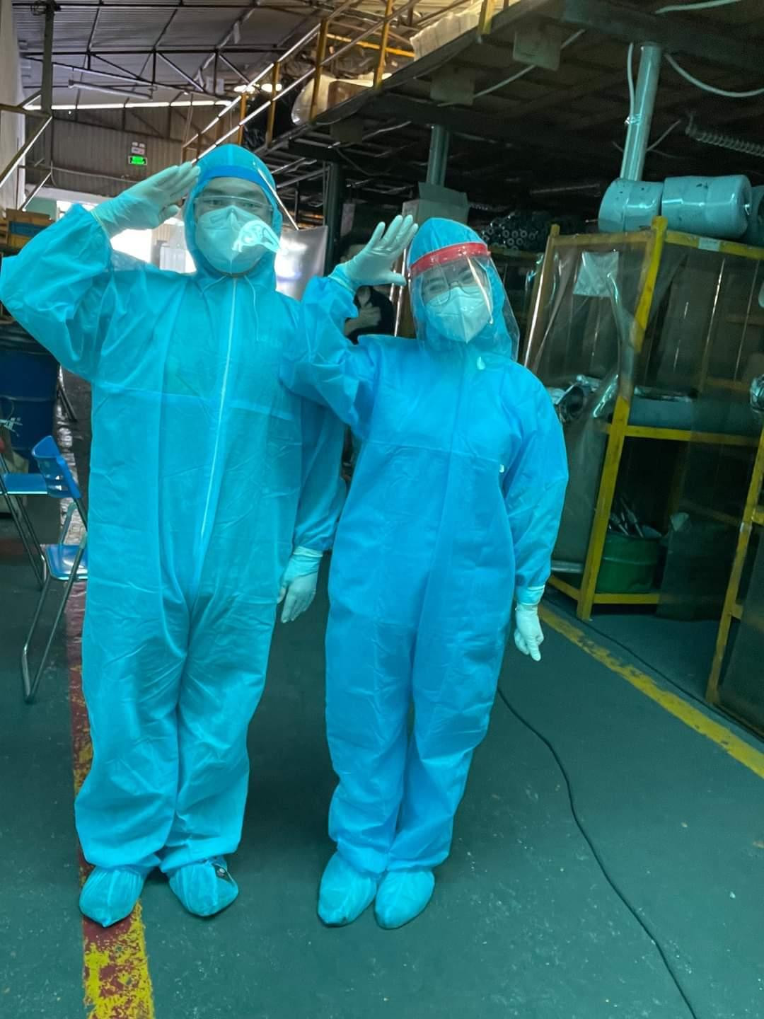 Hai bạn sinh viên Khoa Y ĐH Quốc gia TPHCM vào khu cách ly Hai bạn sinh viên Khoa Y ĐH Quốc gia TPHCM vào khu cách ly