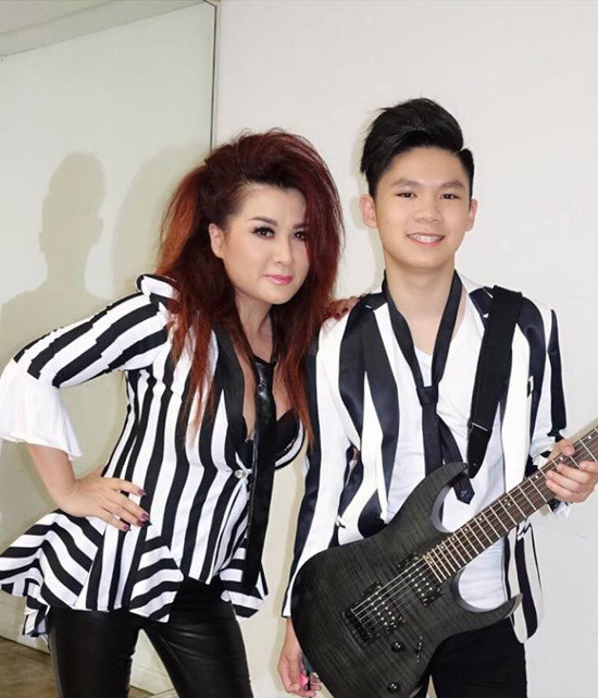 Bằng Kiều khoe con trai bảnh bao, đệm guitar cho bố ‘cực nuột’ ảnh 3