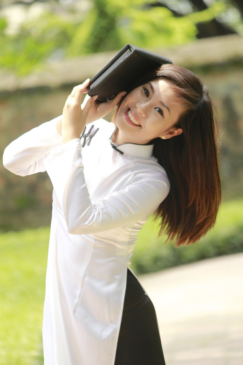 Thí sinh tham dự Cuộc thi Nữ sinh viên Việt Nam duyên dáng 2013