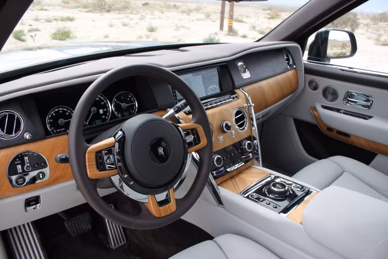 9 điểm nhấn đáng chú ý của Rolls-Royce Cullinan ảnh 2