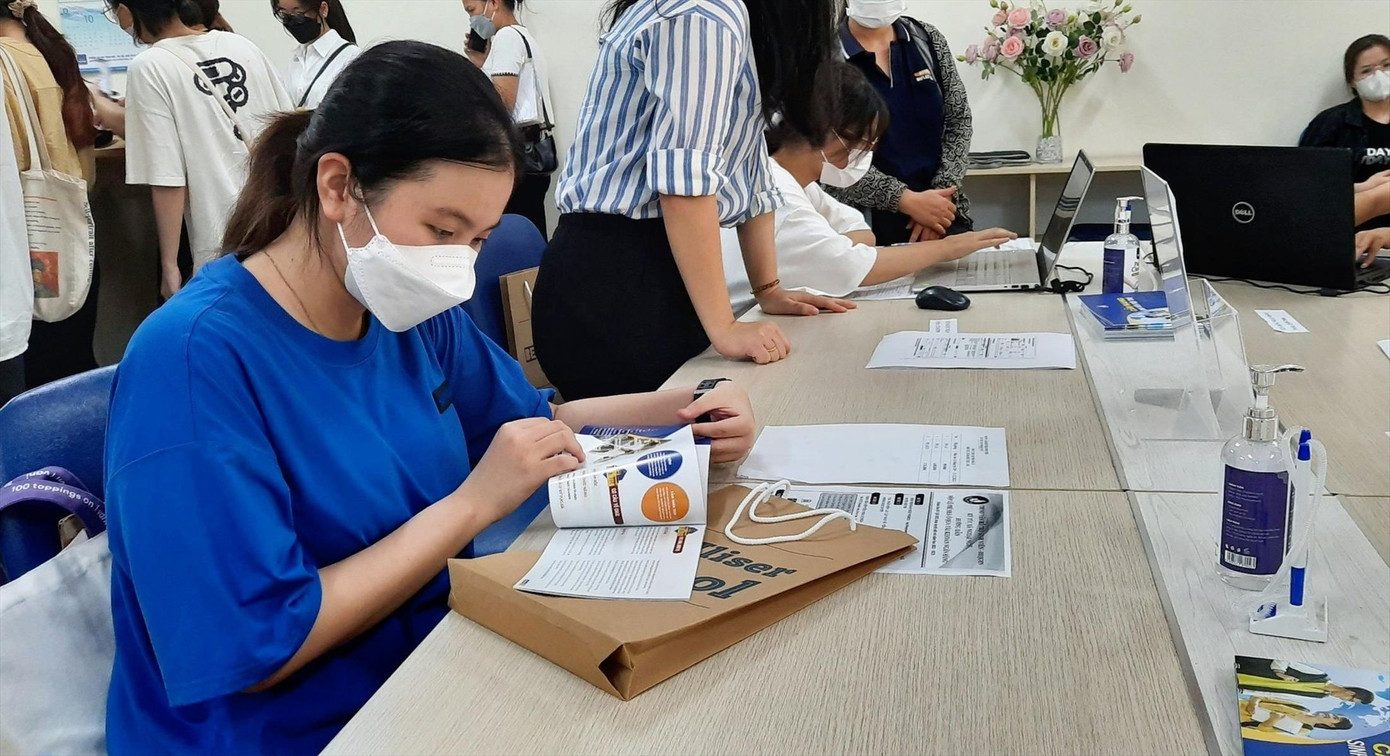 Sinh viên đăng ký ở tại ký túc xá Trường ĐH Ngoại ngữ, ĐH Quốc gia Hà Nội Ảnh: VNU Sinh viên đăng ký ở tại ký túc xá Trường ĐH Ngoại ngữ, ĐH Quốc gia Hà Nội Ảnh: VNU