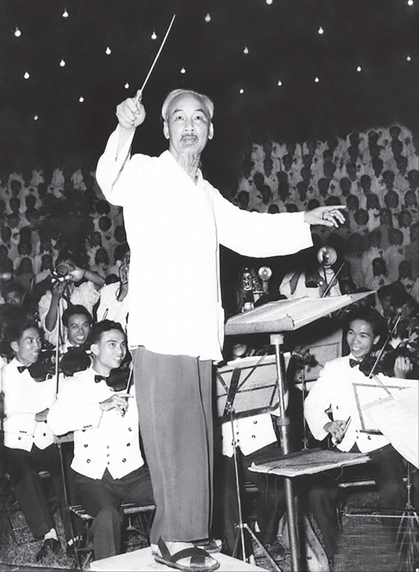 Tác phẩm "Bác bắt nhịp bài ca Kết đoàn" đoạt Giải thưởng Hồ Chí Minh