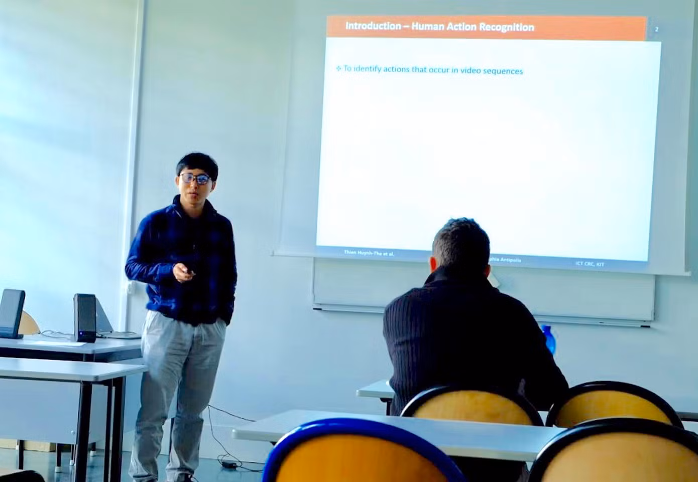TS Thiện báo cáo bài báo khoa học tại hội nghị chuyên ngành ở Pháp năm 2019