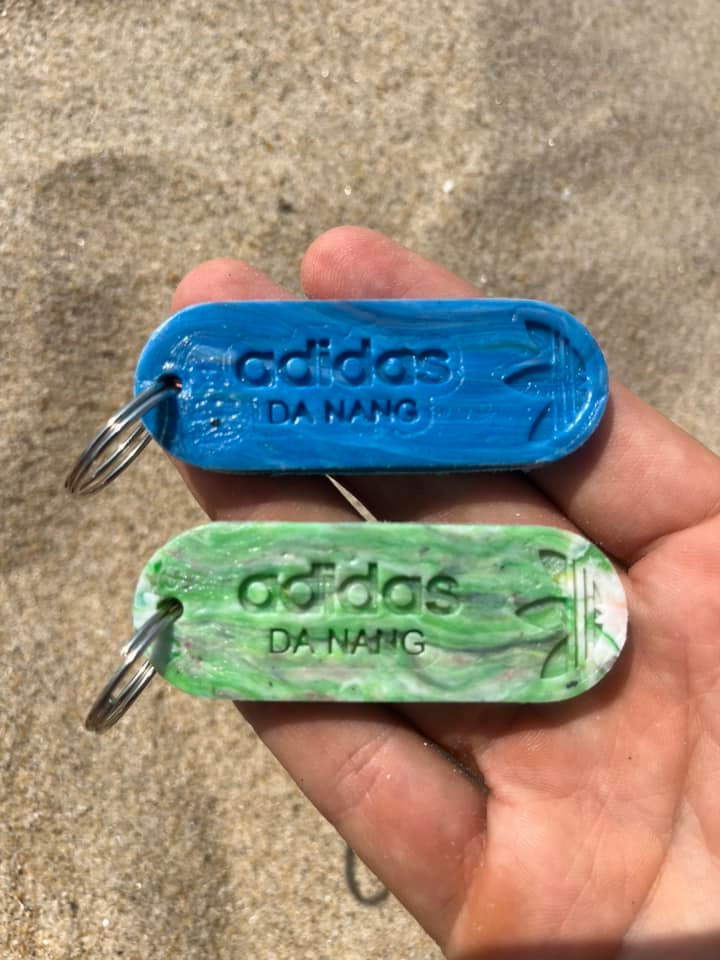 Quà tặng của Adidas làm từ nhựa tái chế
