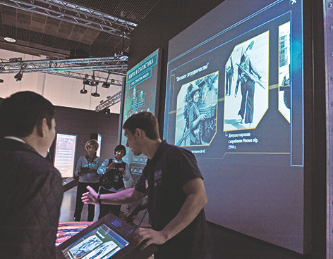 Gặp tác phẩm “Đi trực chiến” của cố nghệ sĩ Mai Nam tại triển lãm Quan hệ Việt - Nga, năm 2019. Ảnh: Xuân Tùng Gặp tác phẩm “Đi trực chiến” của cố nghệ sĩ Mai Nam tại triển lãm Quan hệ Việt - Nga, năm 2019. Ảnh: Xuân Tùng