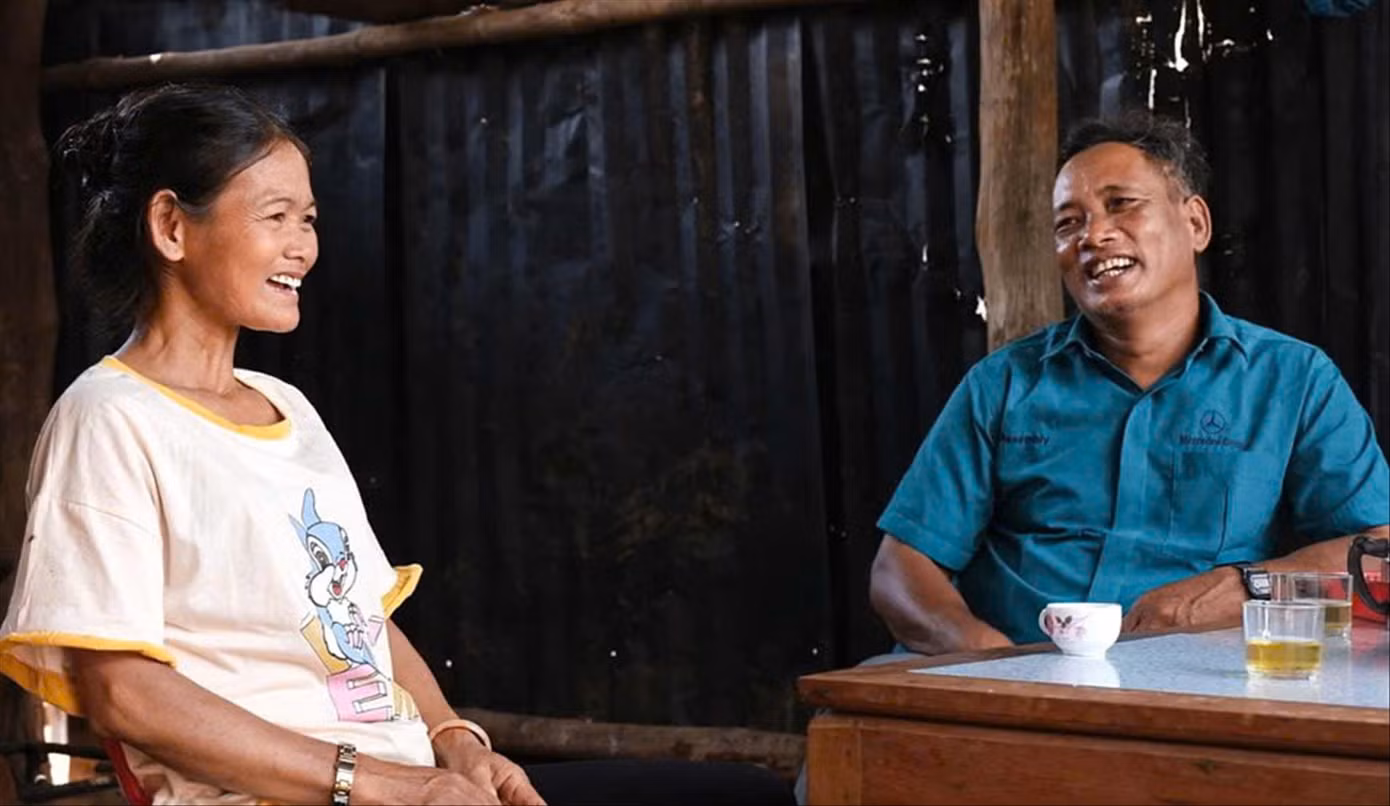 Bà Thị Chên cùng chồng vui mừng