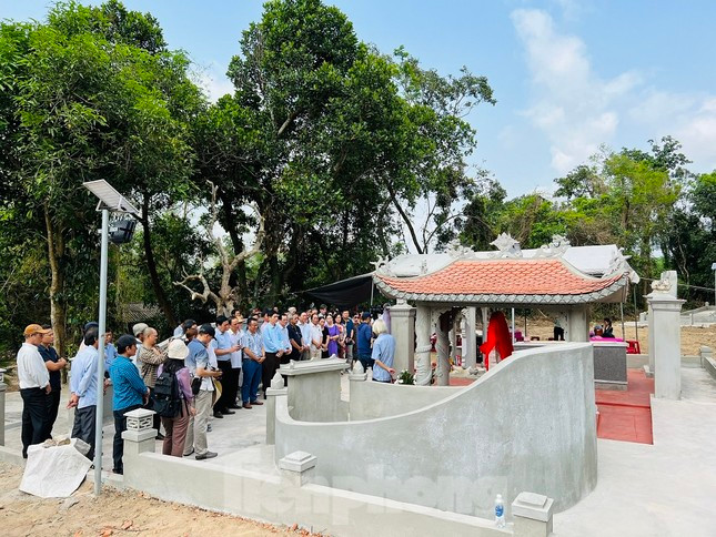 Buổi lễ khánh thành bi minh Thày Nguyễn Đình Thảng Buổi lễ khánh thành bi minh Thày Nguyễn Đình Thảng