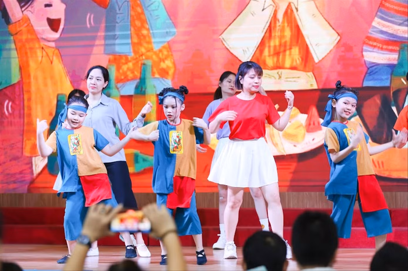 Sân chơi cho thiếu nhi đã ít, tìm nơi quảng bá, biểu diễn âm nhạc thiếu nhi càng khó khăn Sân chơi cho thiếu nhi đã ít, tìm nơi quảng bá, biểu diễn âm nhạc thiếu nhi càng khó khăn