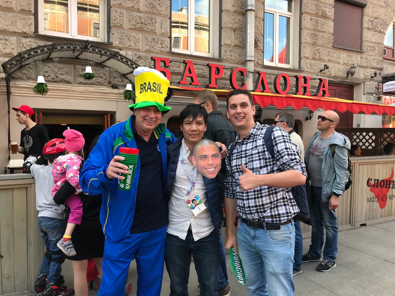 Mùa hè World Cup 2018 với CĐV Brazil.