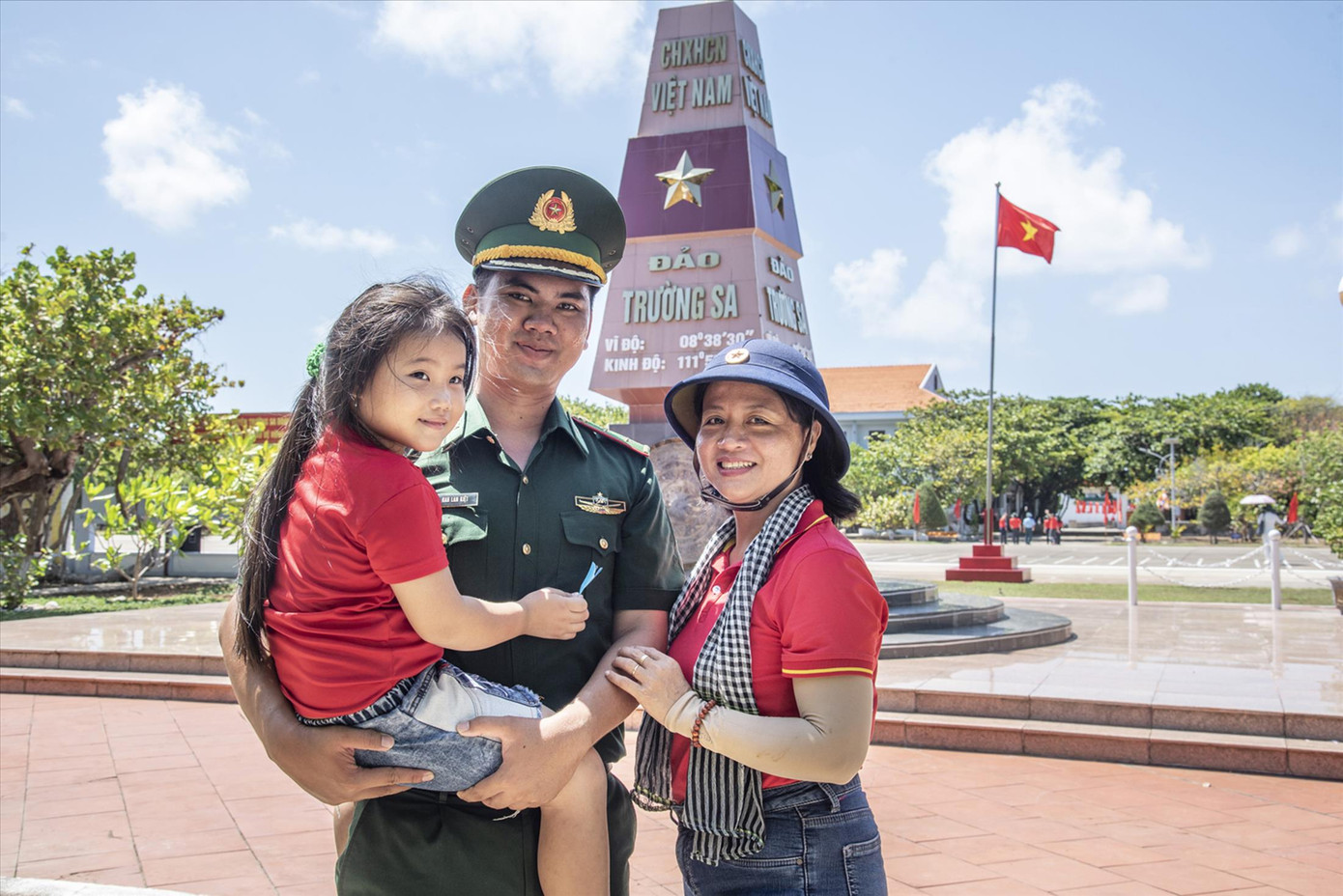 Tình quân dân ở Trường Sa. Ảnh: Văn Chương.