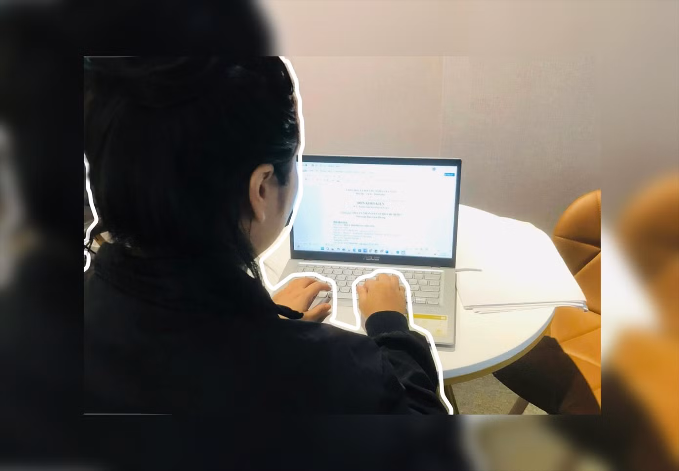 Hành trình đi đòi lại tiền cho chồng của chị Ph gặp không ít gian nan. Ảnh: PV Hành trình đi đòi lại tiền cho chồng của chị Ph gặp không ít gian nan. Ảnh: PV