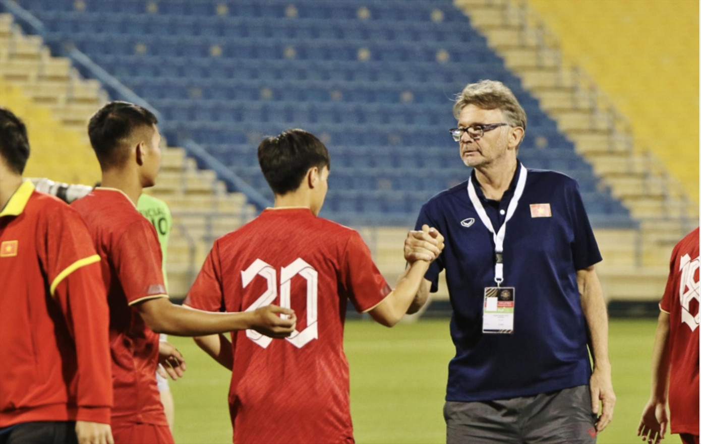 VFF đứng trước bài toàn khó chọn người thích hợp thay HLV Troussier dẫn dắt đội tuyển Việt Nam. Ảnh: Anh Đoàn VFF đứng trước bài toàn khó chọn người thích hợp thay HLV Troussier dẫn dắt đội tuyển Việt Nam. Ảnh: Anh Đoàn