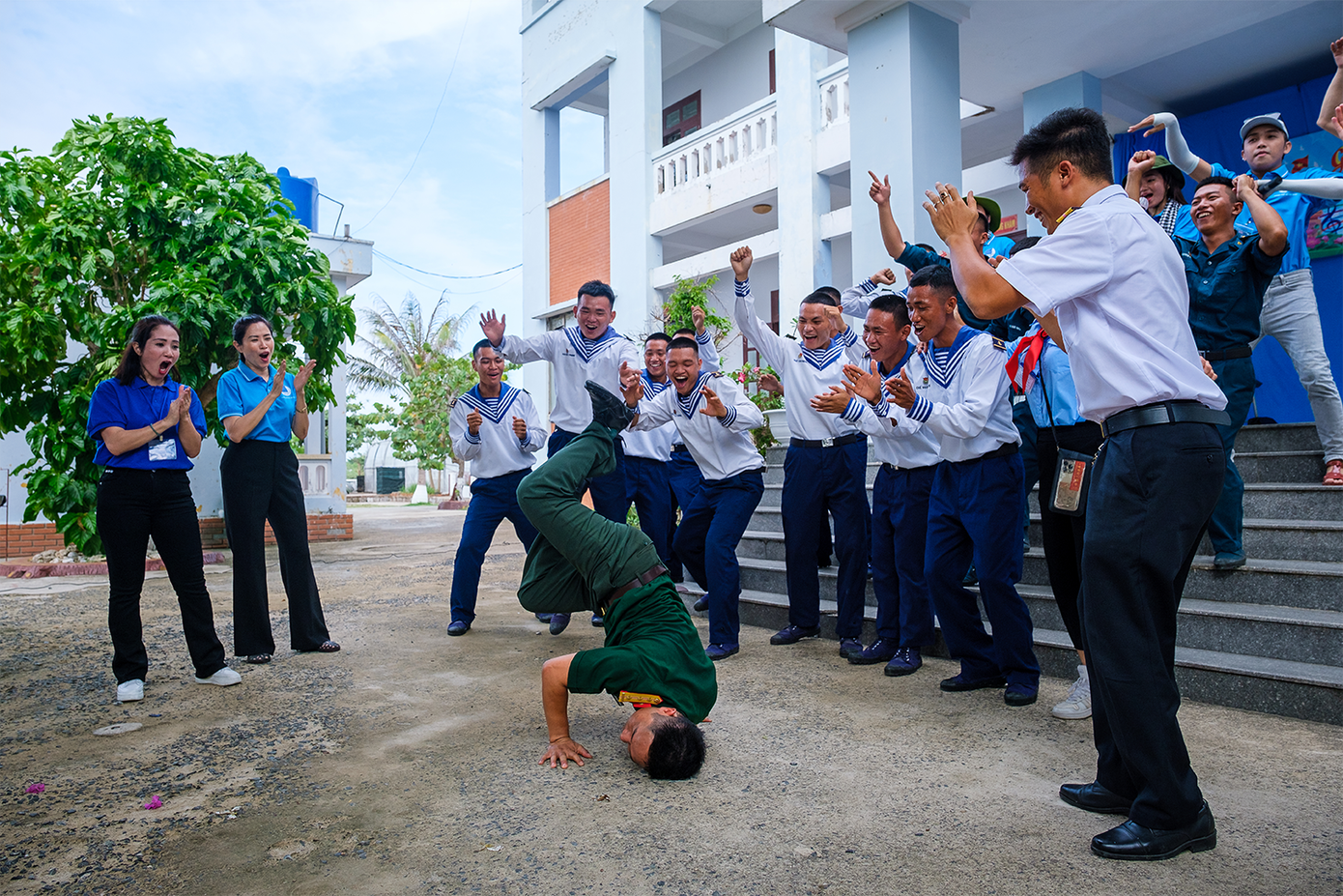 Các chiến sỹ đảo Song Tử Tây thể hiện tài năng.