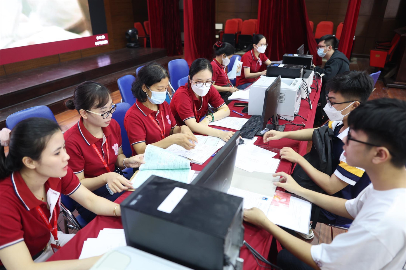 Tân sinh viên Trường ĐH Y Hà Nội nhập học ngày 4/10. Ảnh: Như Ý Tân sinh viên Trường ĐH Y Hà Nội nhập học ngày 4/10. Ảnh: Như Ý