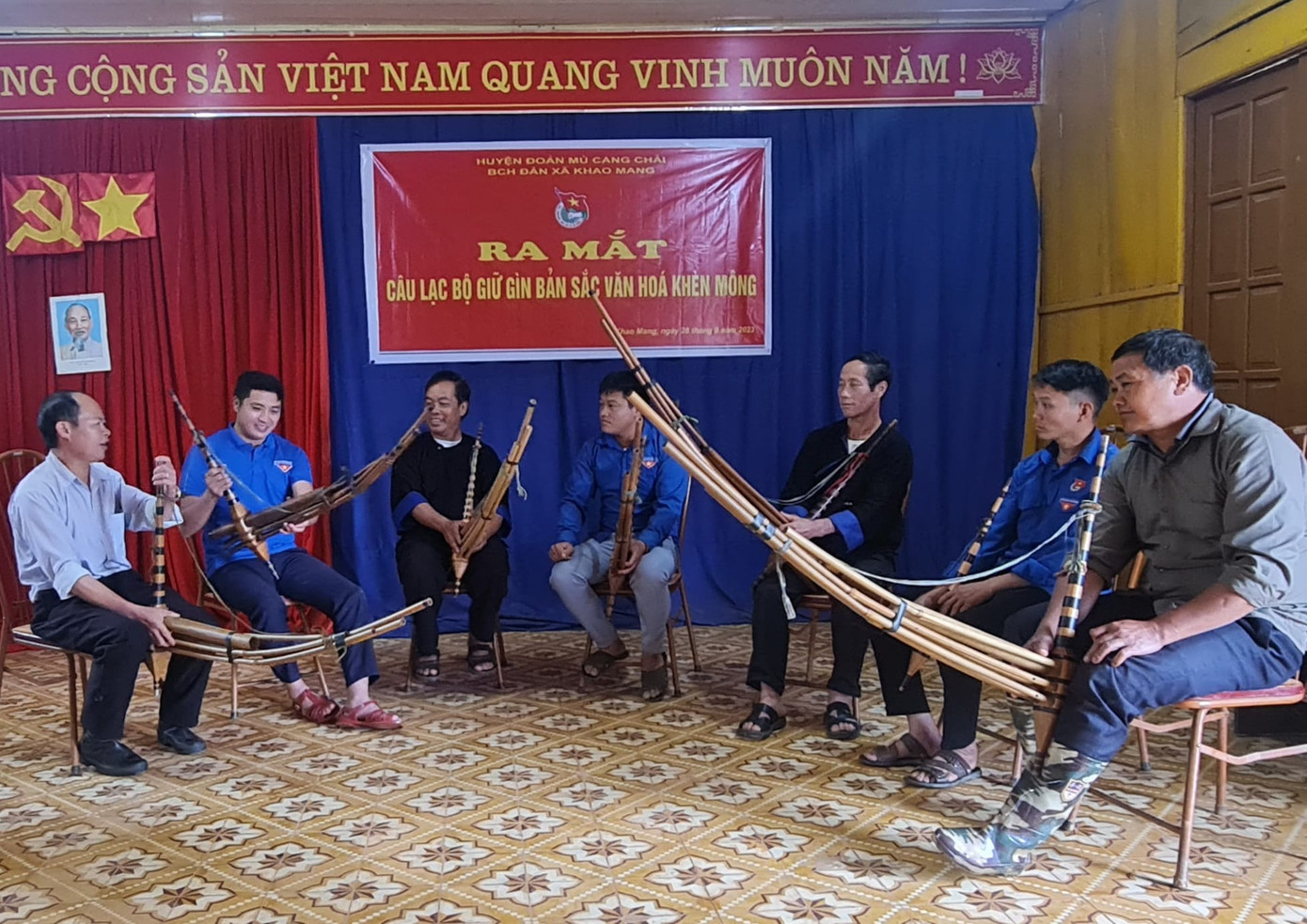 Ngày 28/9/2023, Đoàn xã Khao Mang tổ chức ra mắt Câu lạc bộ “Giữ gìn bản sắc văn hóa khèn Mông” tại bản Háng Bla Ha B. Ảnh: Huyện Đoàn Mù Cang Chải Ngày 28/9/2023, Đoàn xã Khao Mang tổ chức ra mắt Câu lạc bộ “Giữ gìn bản sắc văn hóa khèn Mông” tại bản Háng Bla Ha B. Ảnh: Huyện Đoàn Mù Cang Chải