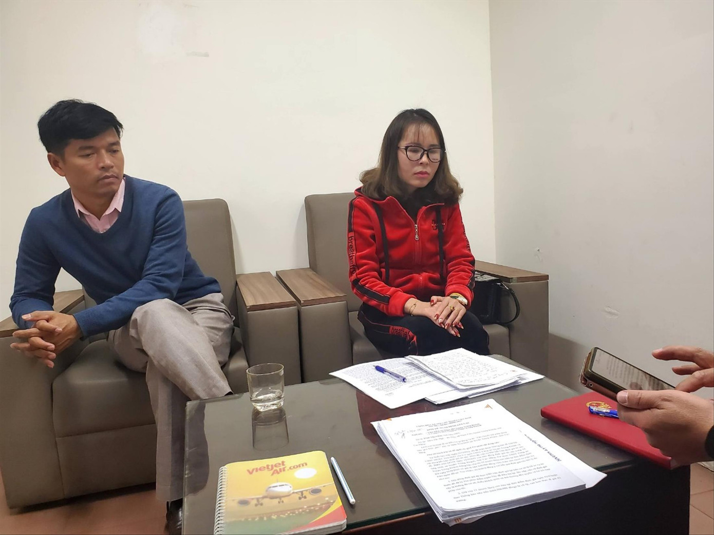 Bà Niềm cùng người nhà đến kêu cứu tại báo Tiền Phong