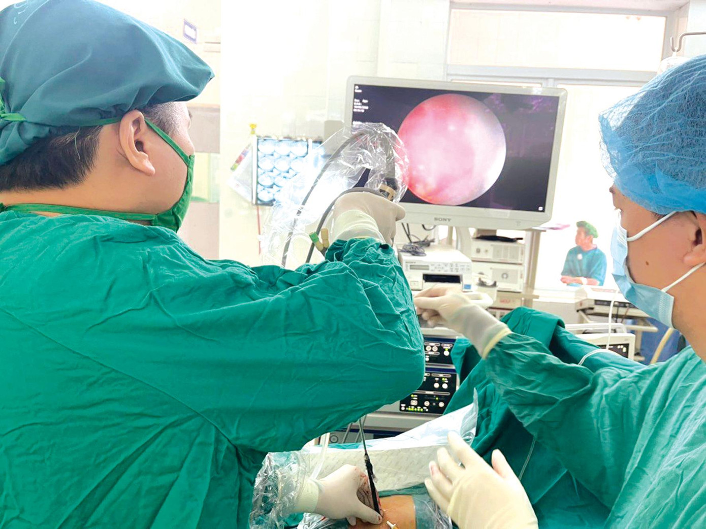 Ê kíp bác sĩ thực hiện ca phẫu thuật thành công Ê kíp bác sĩ thực hiện ca phẫu thuật thành công