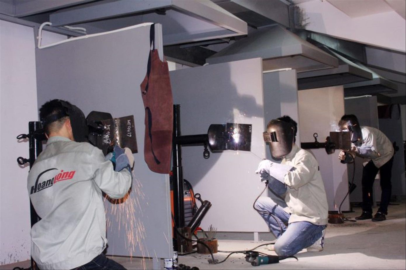 Lạm phát tăng cao khiến thu nhập của lao động Việt ở nước ngoài giảm mạnh Lạm phát tăng cao khiến thu nhập của lao động Việt ở nước ngoài giảm mạnh