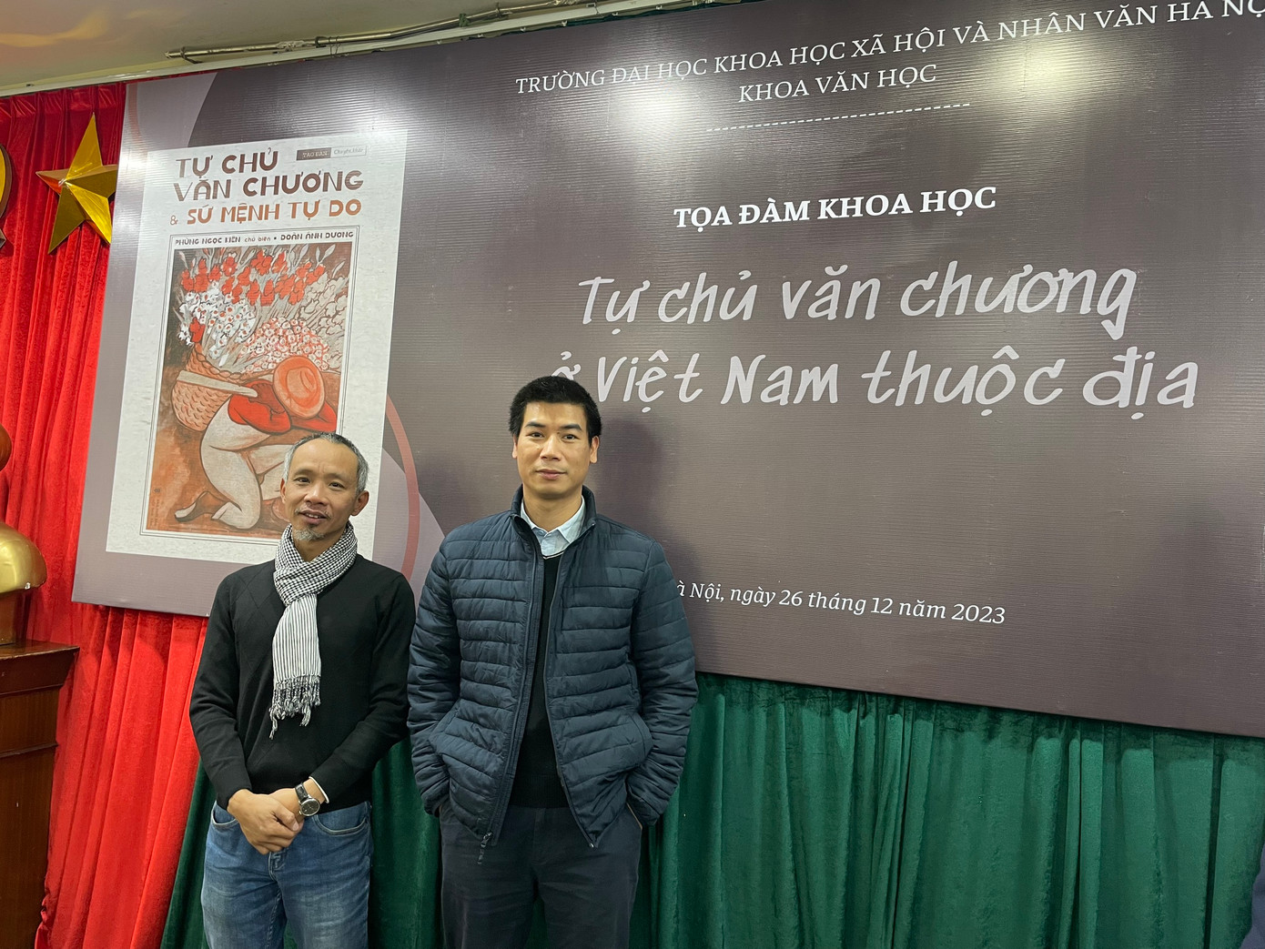 Hai tác giả Phùng Ngọc Kiên và Đoàn Ánh Dương trong buổi toạ đàm về cuốn sách.